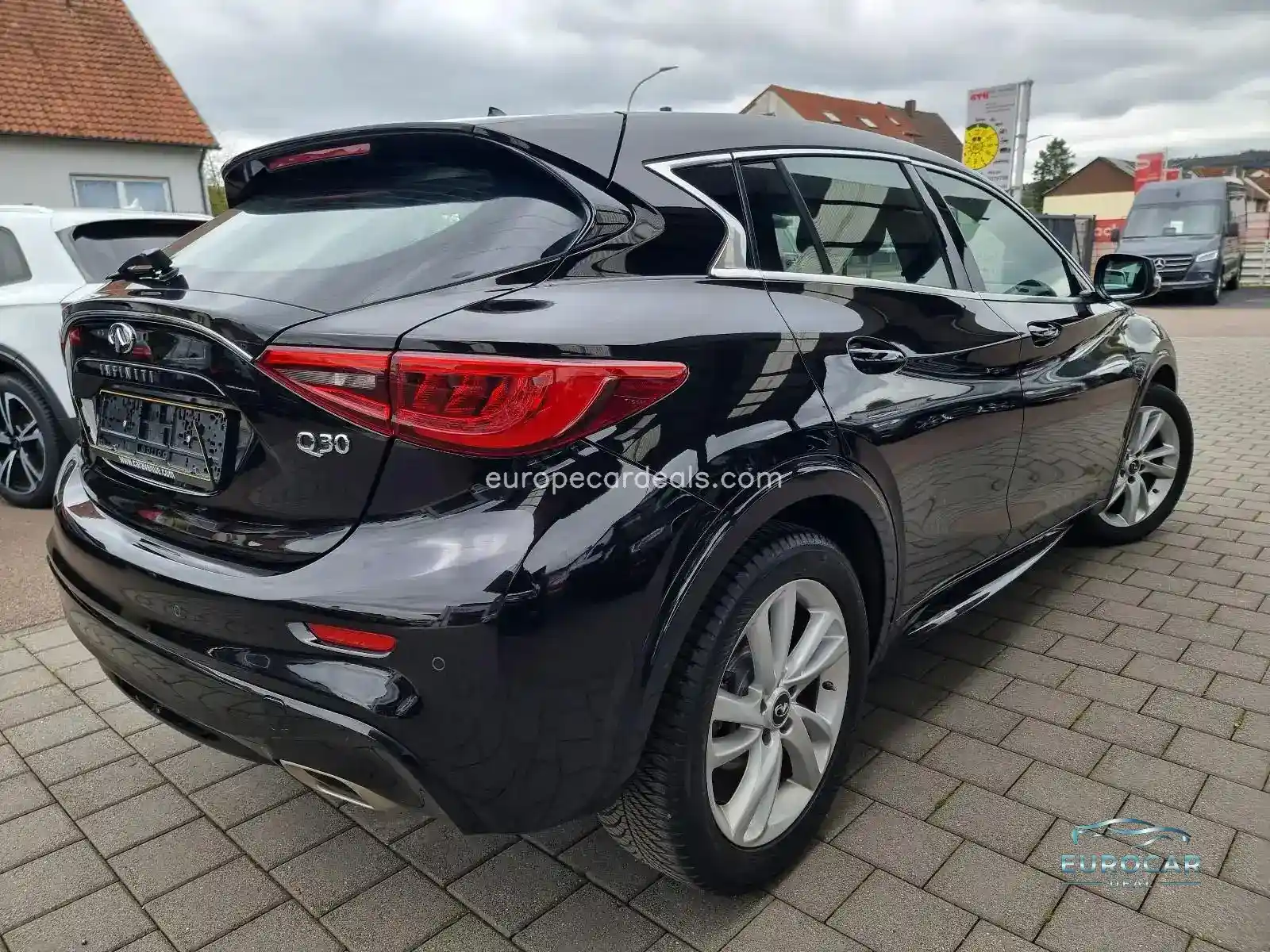 Infiniti Q30