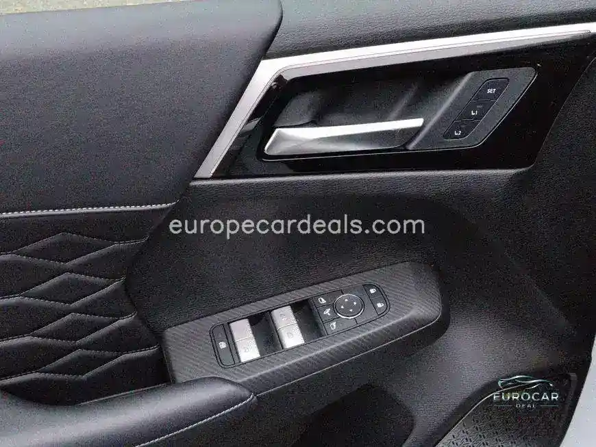 Mitsubishi Plug-in Hybrid Outlander