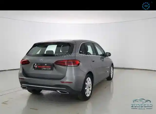 Mercedes-Benz B 180