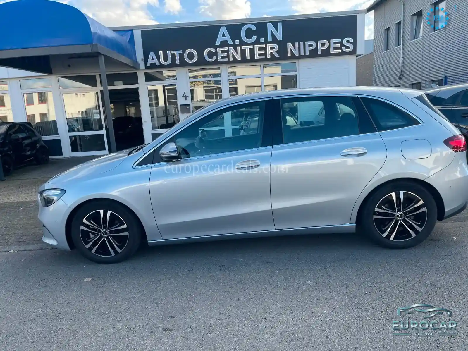 Mercedes-Benz B 180