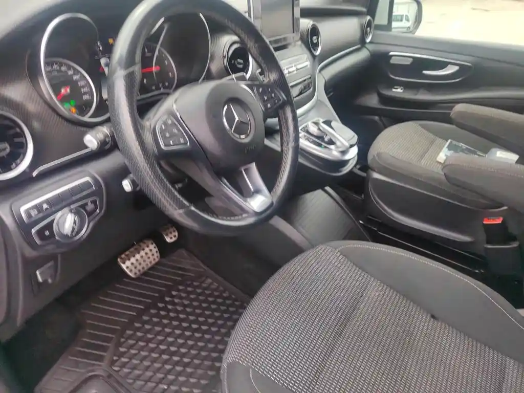 Mercedes-Benz V 250