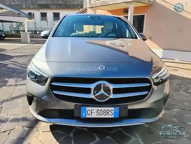 Mercedes-Benz B 180