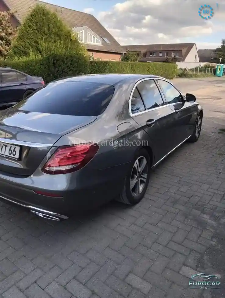 Mercedes-Benz E 220