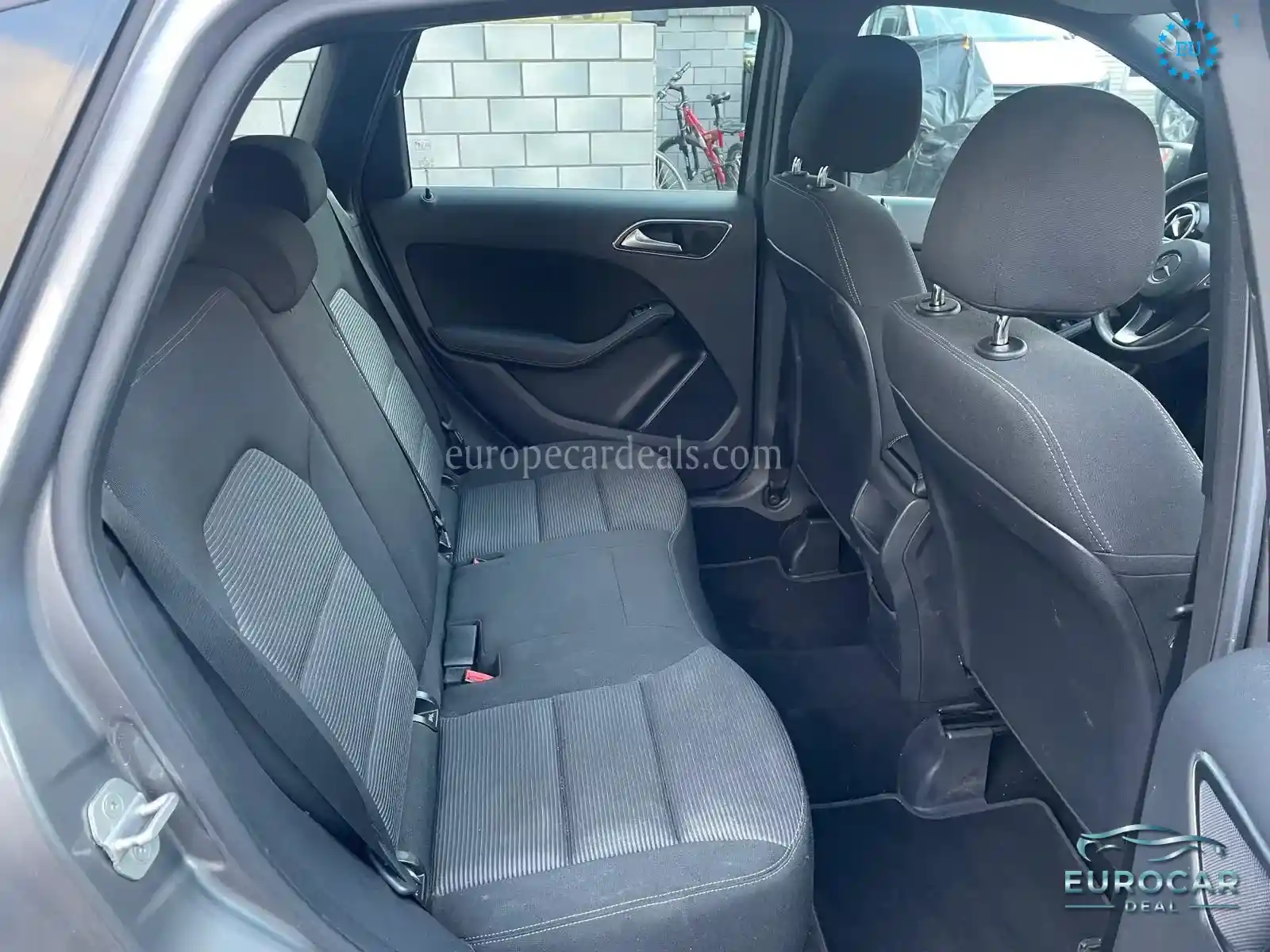 Mercedes-Benz B 180