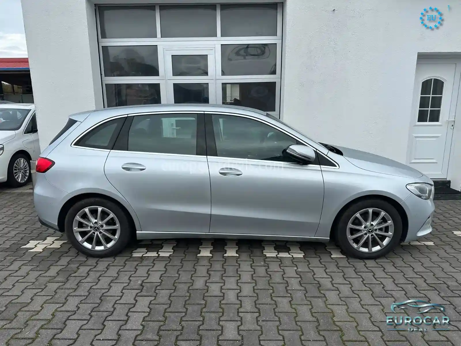 Mercedes-Benz B 180