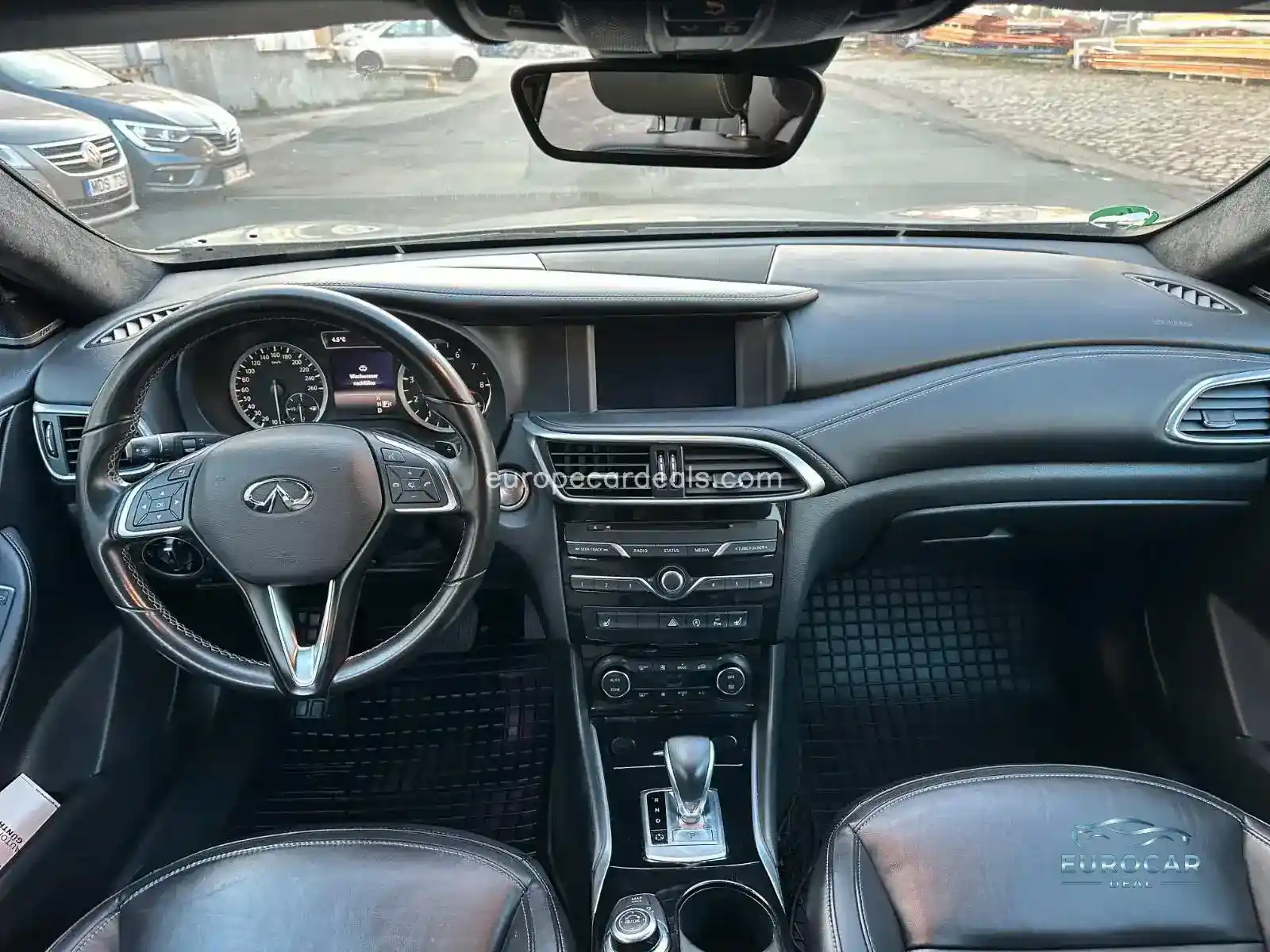 Infiniti Q30
