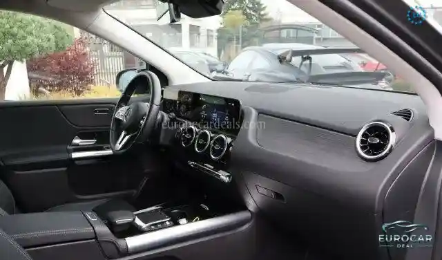 Mercedes-Benz B 220