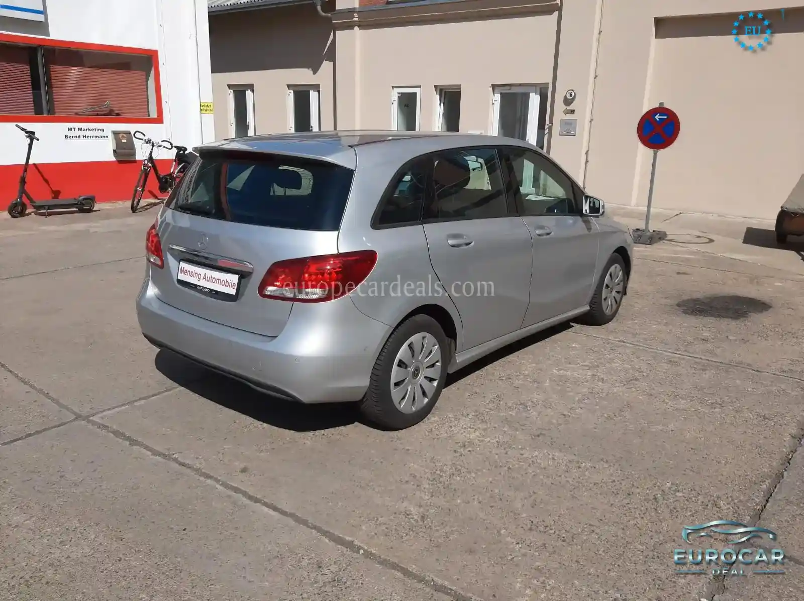 Mercedes-Benz B 180