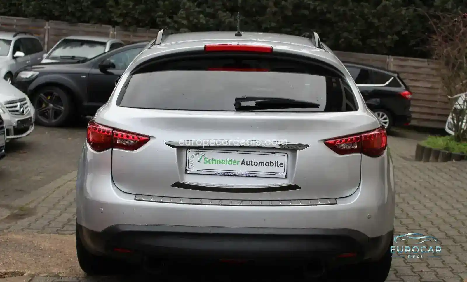 Infiniti QX70