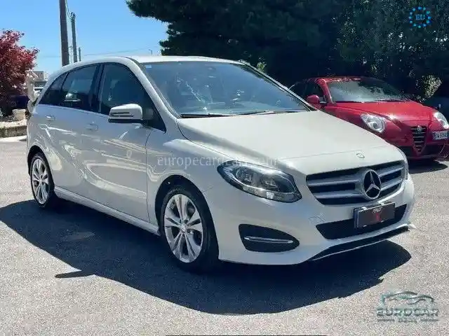 Mercedes-Benz B 180