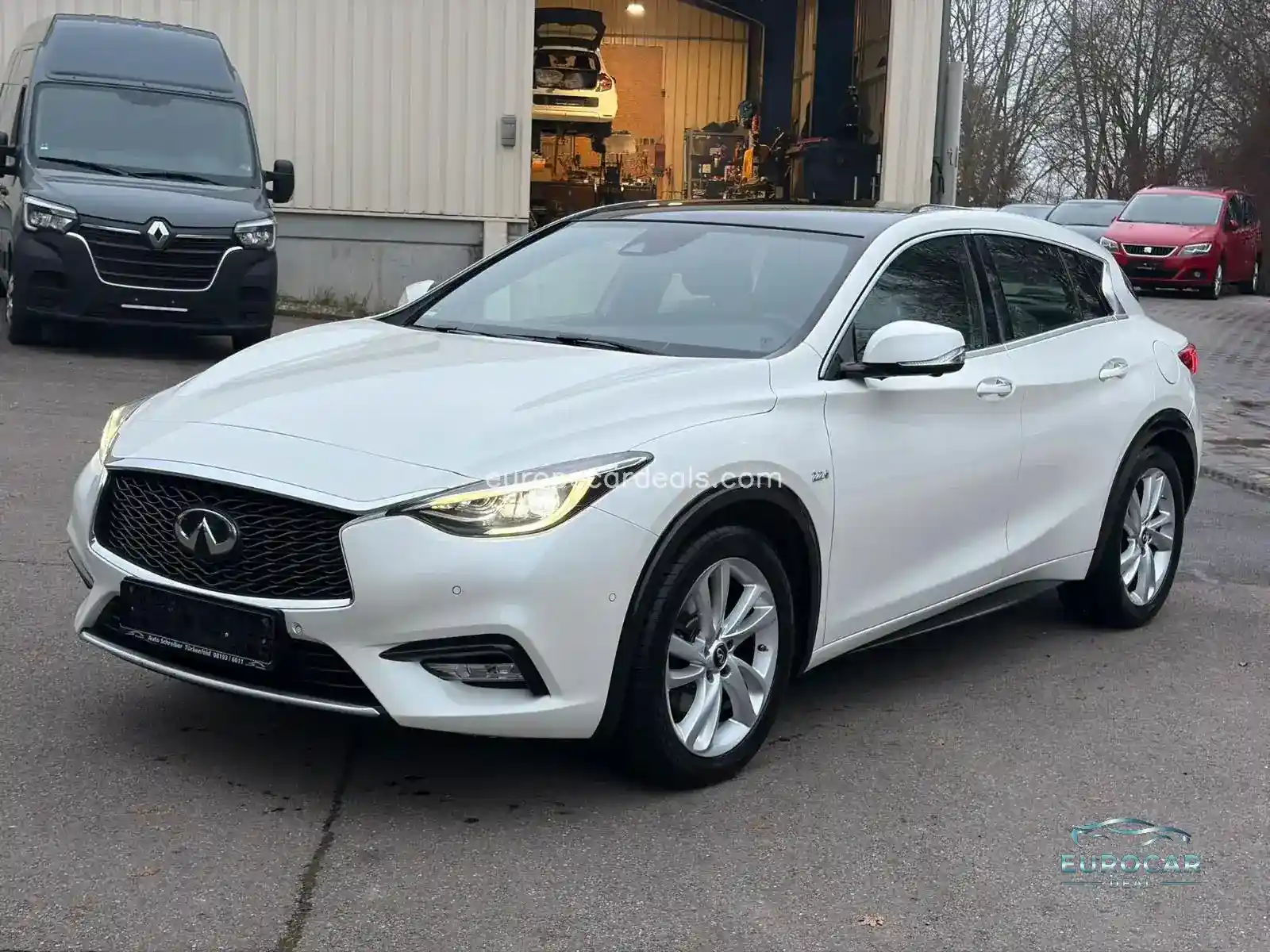 Infiniti Q30