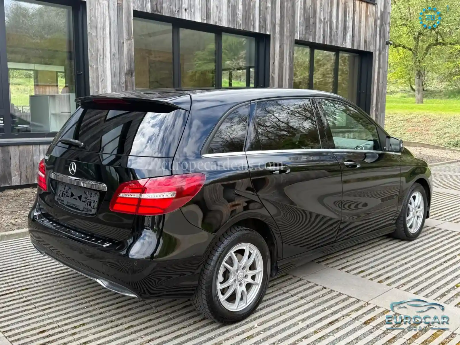 Mercedes-Benz B 180