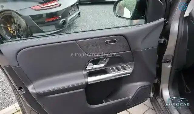 Mercedes-Benz B 220