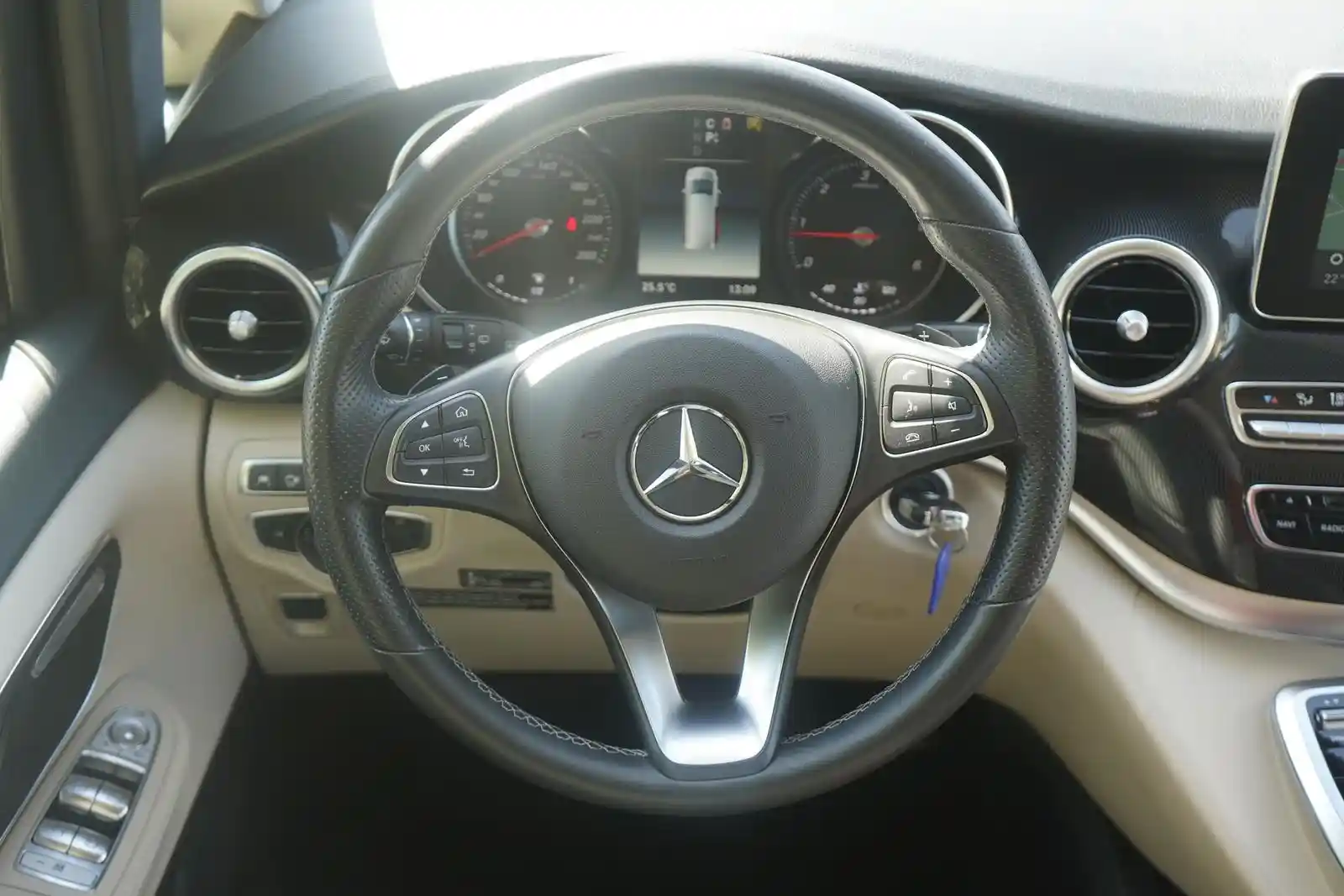 Mercedes-Benz V 250
