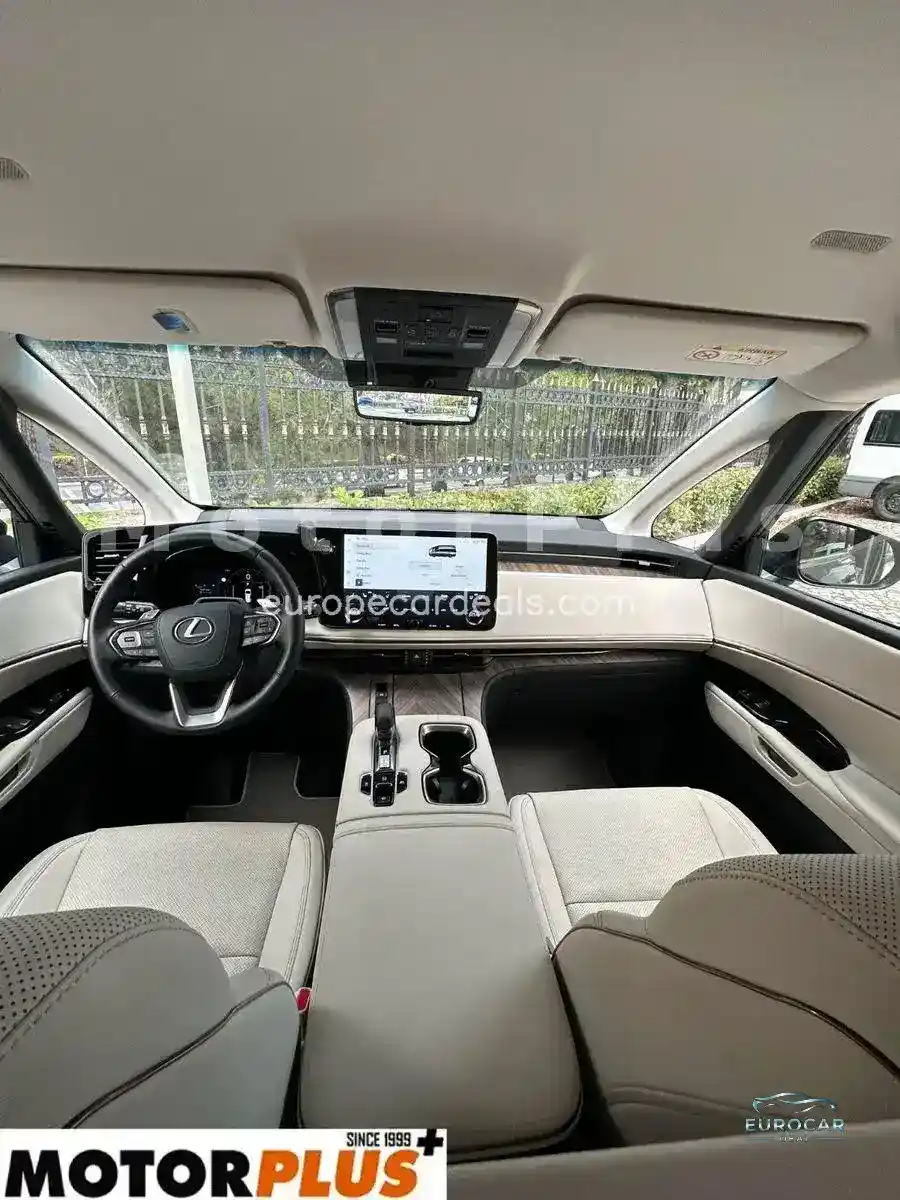 Lexus LM