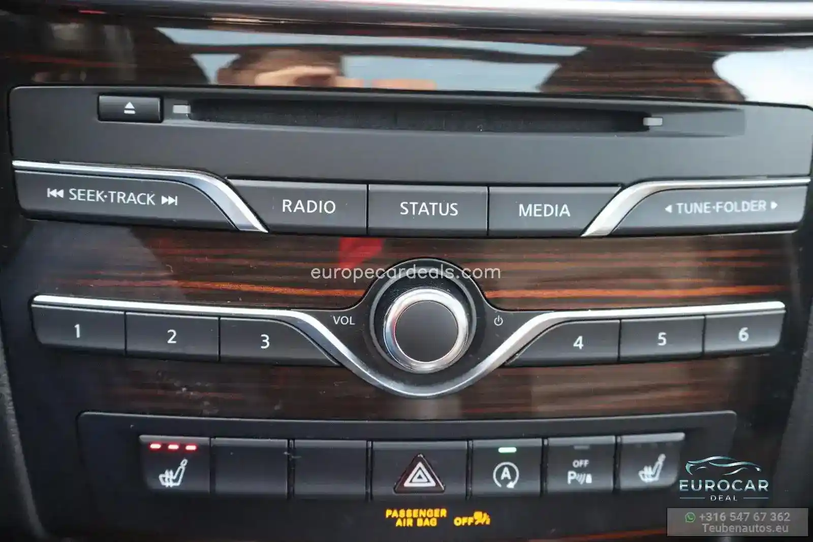 Infiniti Q30