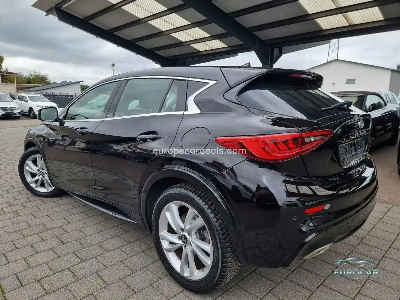 Infiniti Q30