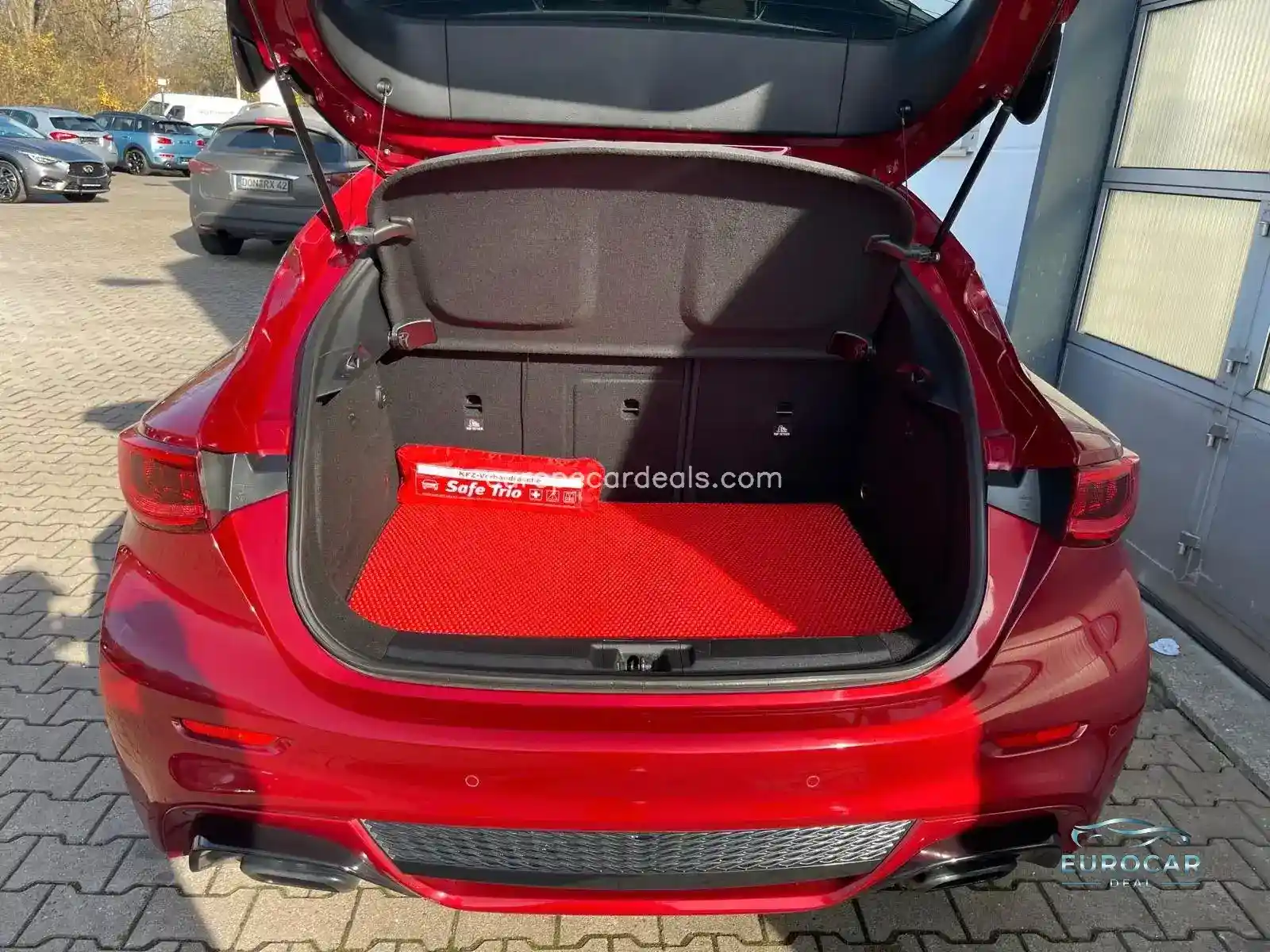 Infiniti Q30