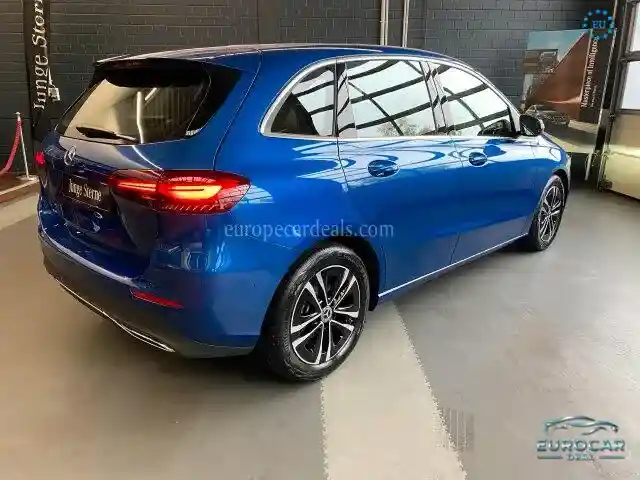 Mercedes-Benz B 180