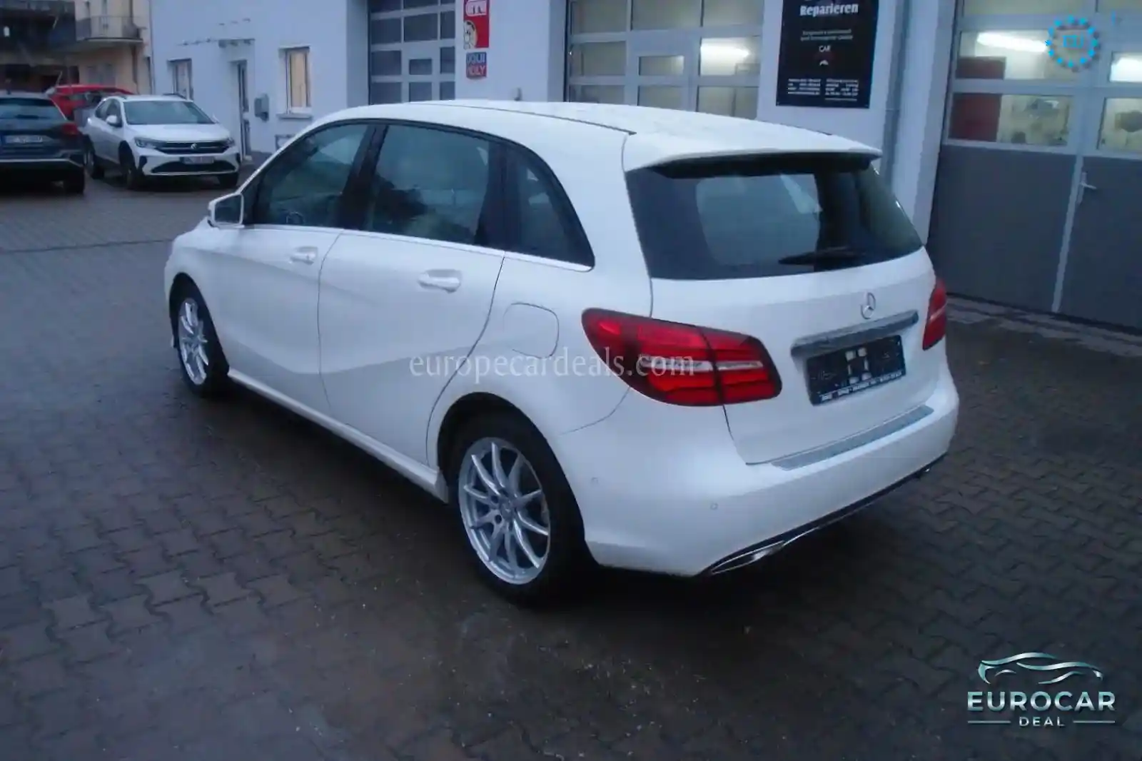 Mercedes-Benz B 180