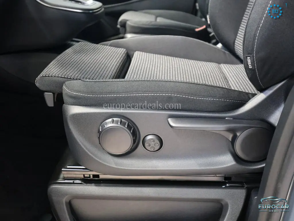 Mercedes-Benz V 220
