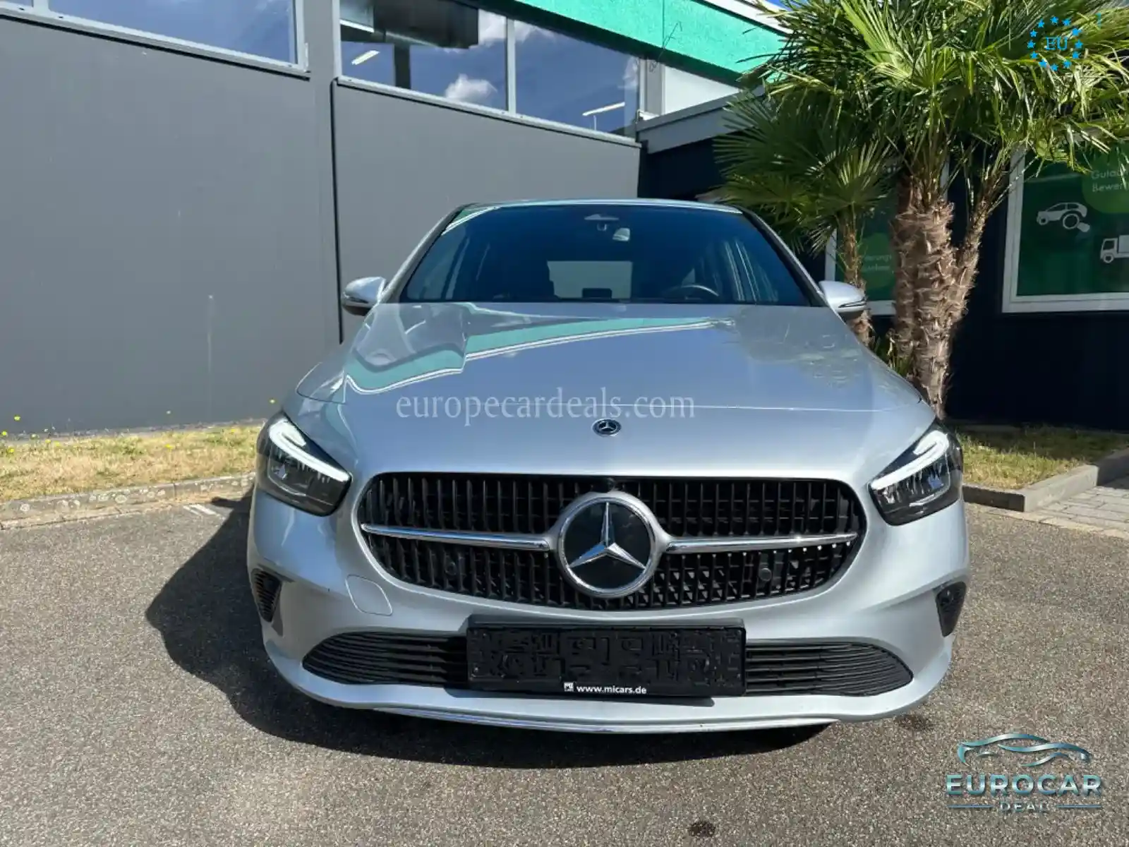 Mercedes-Benz B 180