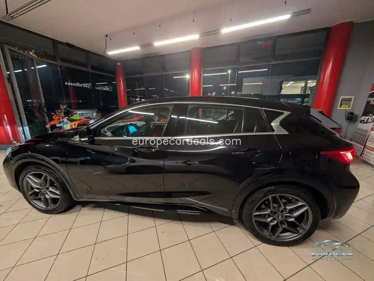 Infiniti Q30