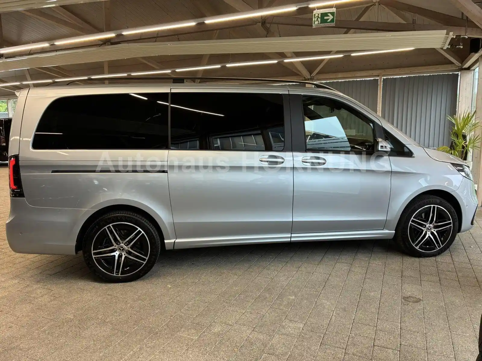 Mercedes-Benz V 250