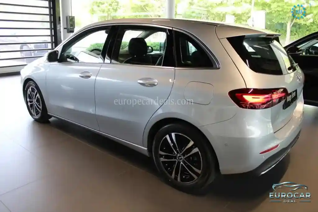 Mercedes-Benz B 180