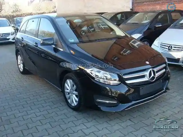 Mercedes-Benz B 180