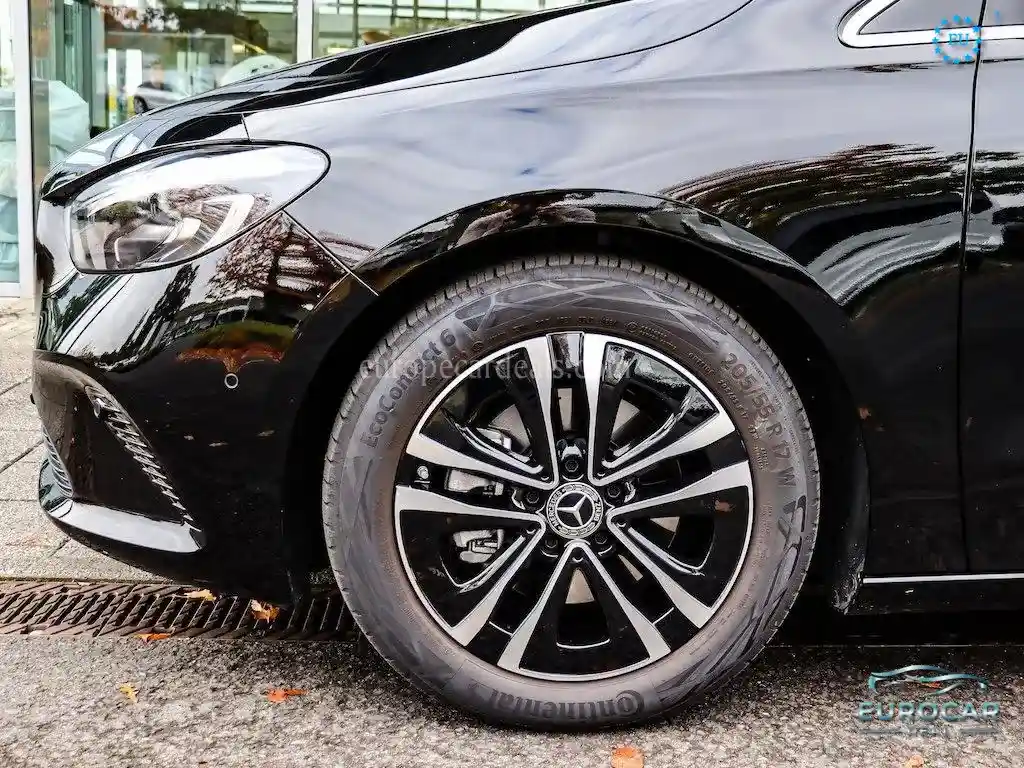 Mercedes-Benz B 180