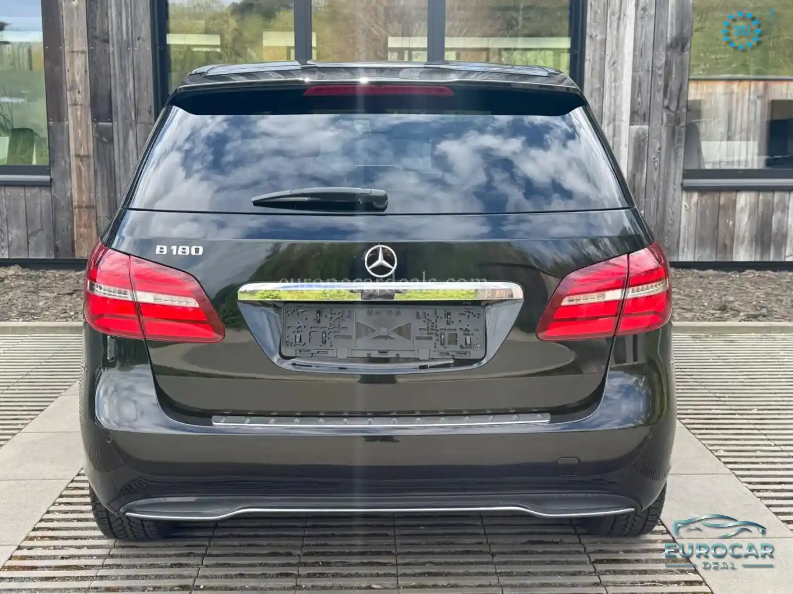 Mercedes-Benz B 180