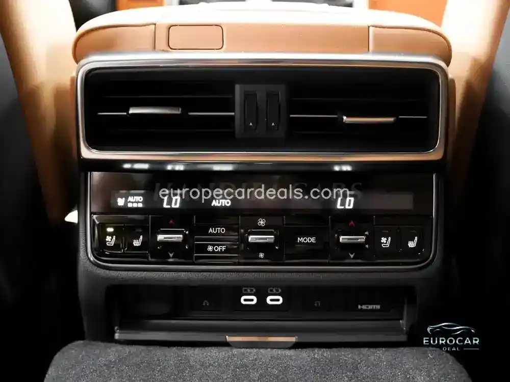Lexus LX 700