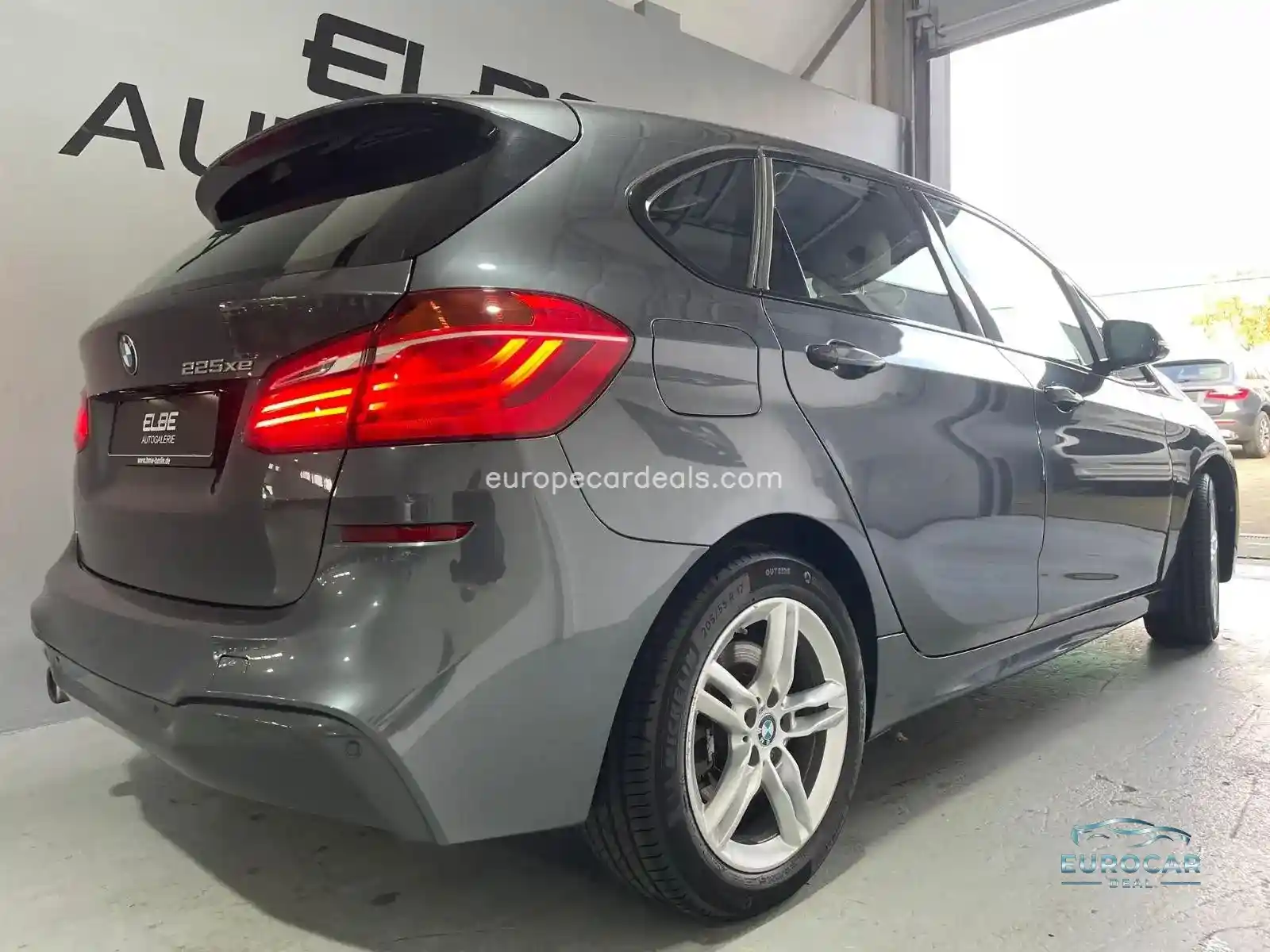 BMW 225
