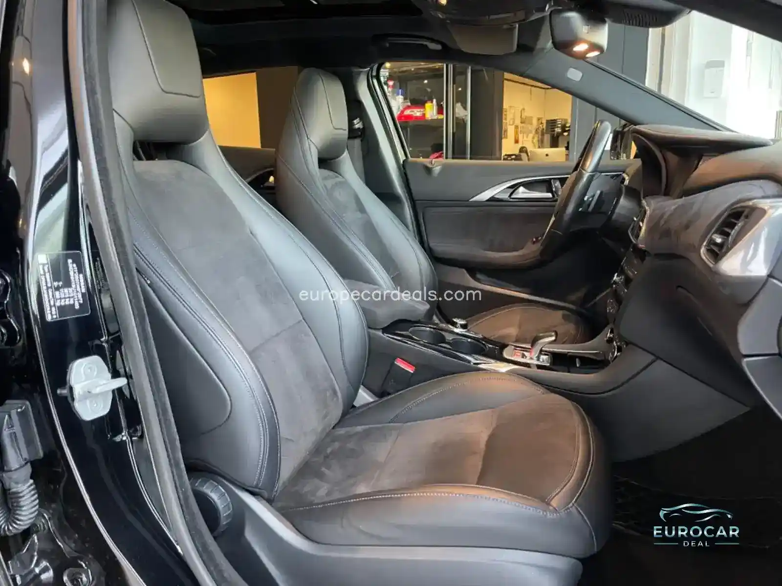 Infiniti Q30