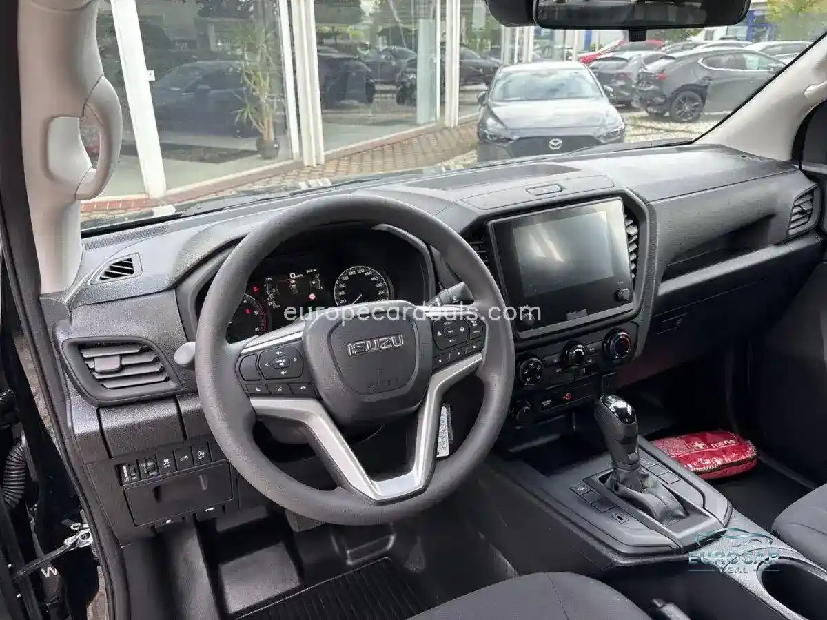 Double Cab 4X4 L A/T MY2025