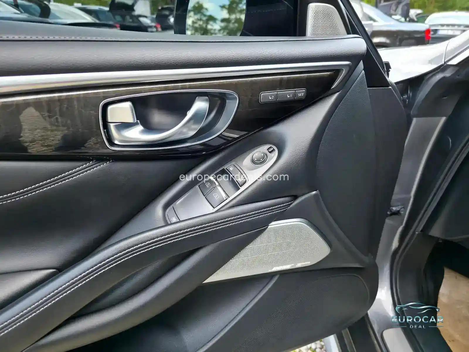 Infiniti Q60