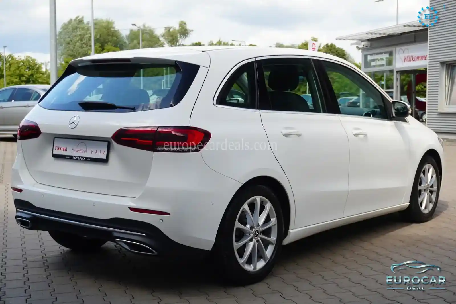 Mercedes-Benz B 180