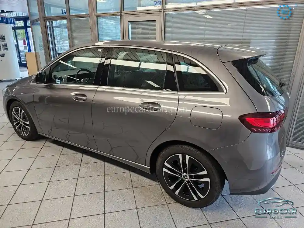 Mercedes-Benz B 180