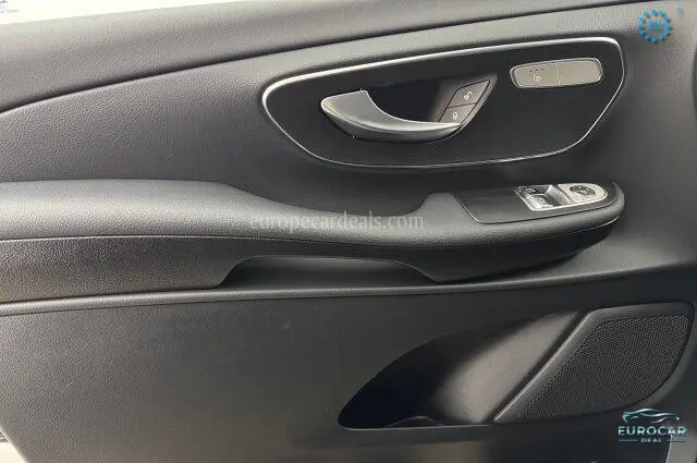 Mercedes-Benz V 220