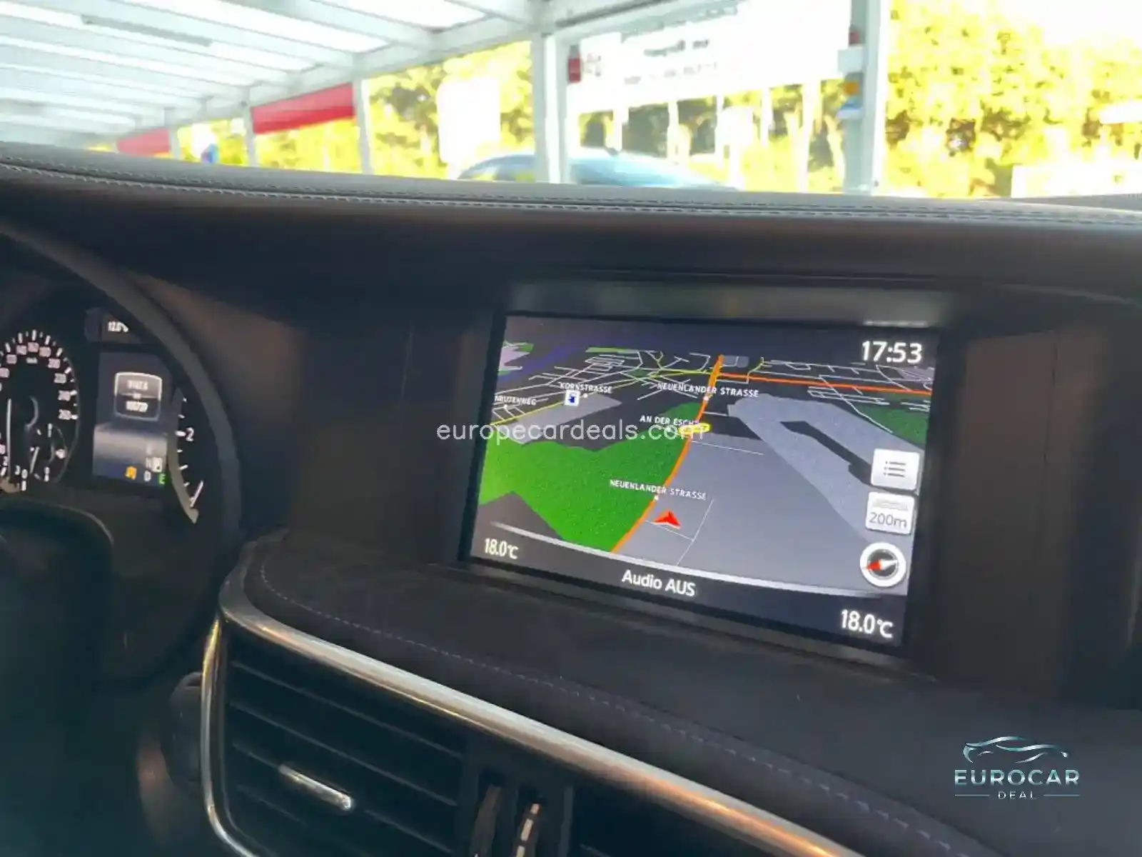 Infiniti Q30
