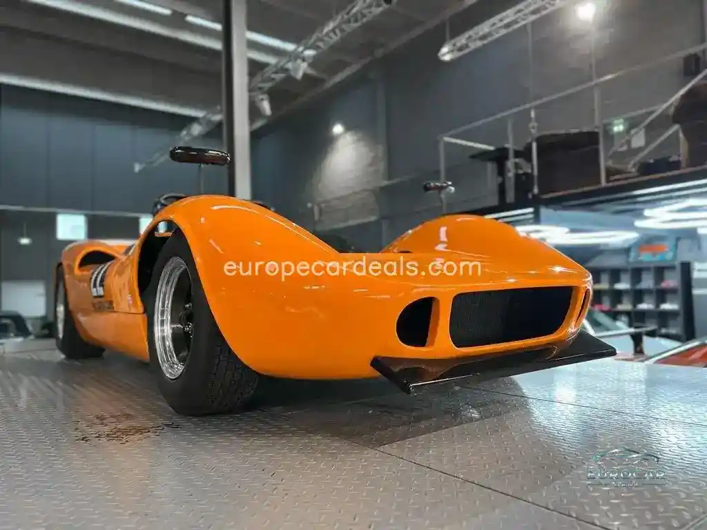 McLaren Elva
