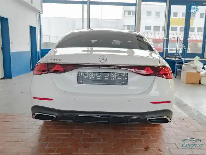 Mercedes-Benz E 200