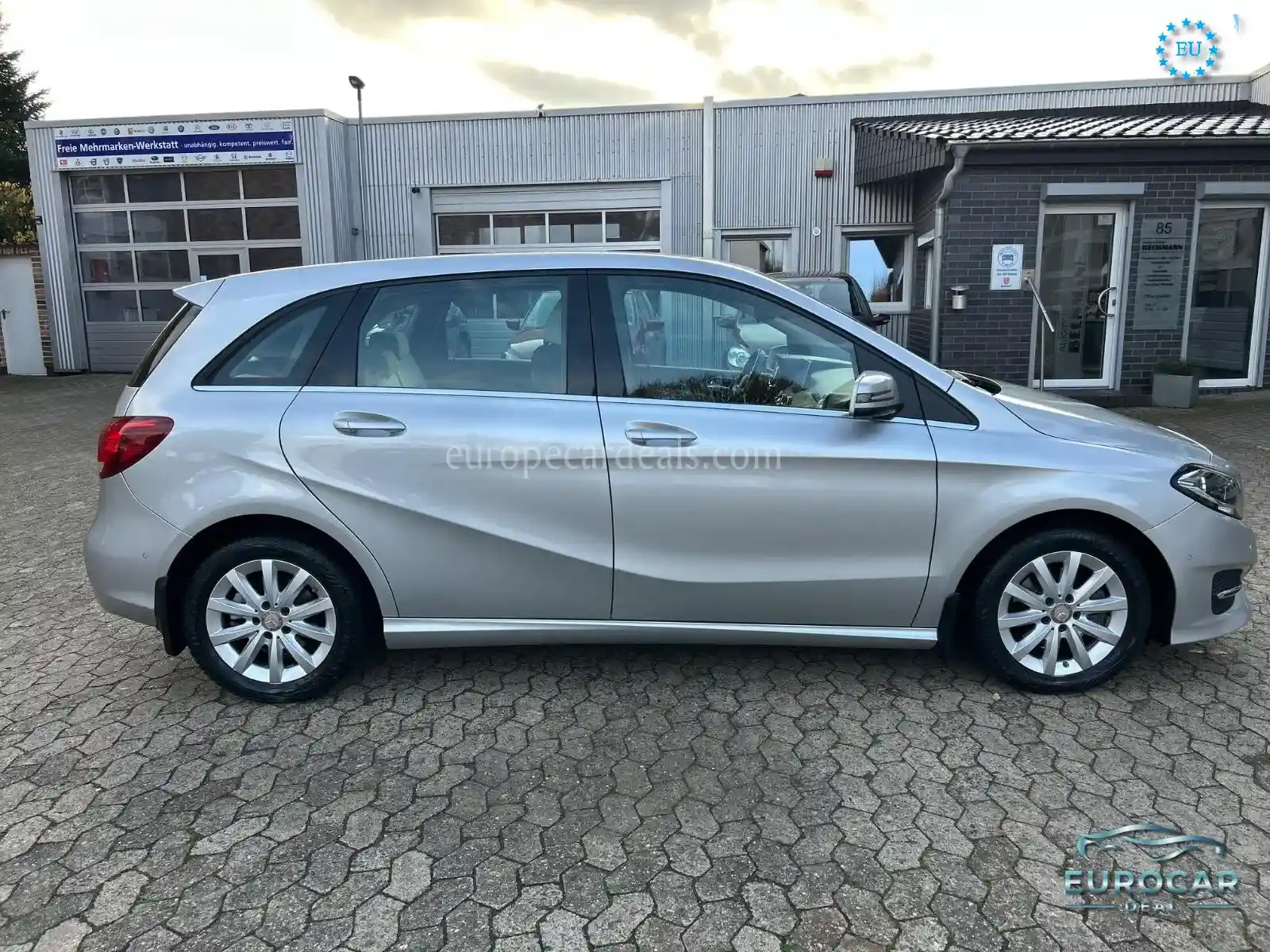 Mercedes-Benz B 180