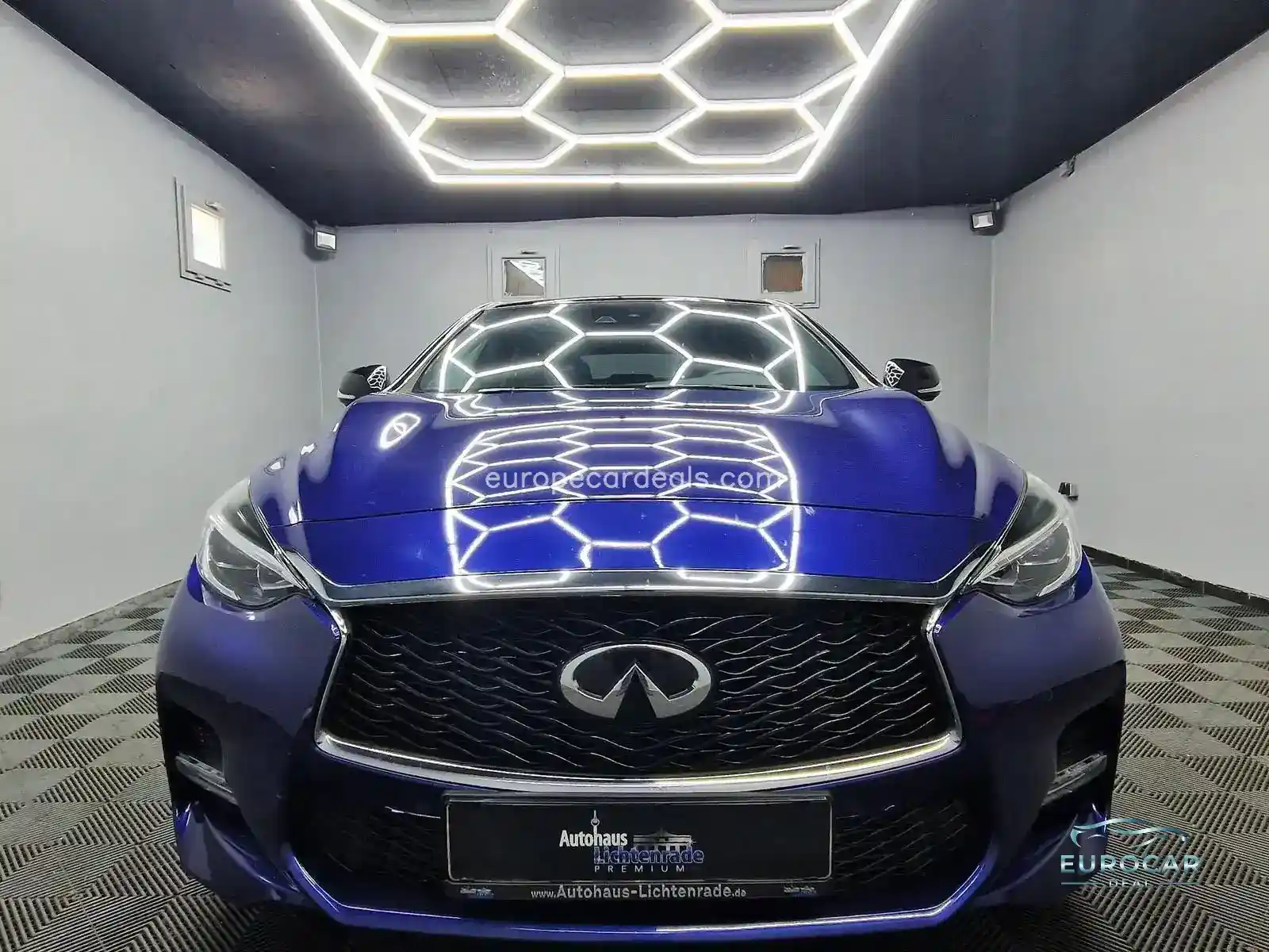 Infiniti Q30