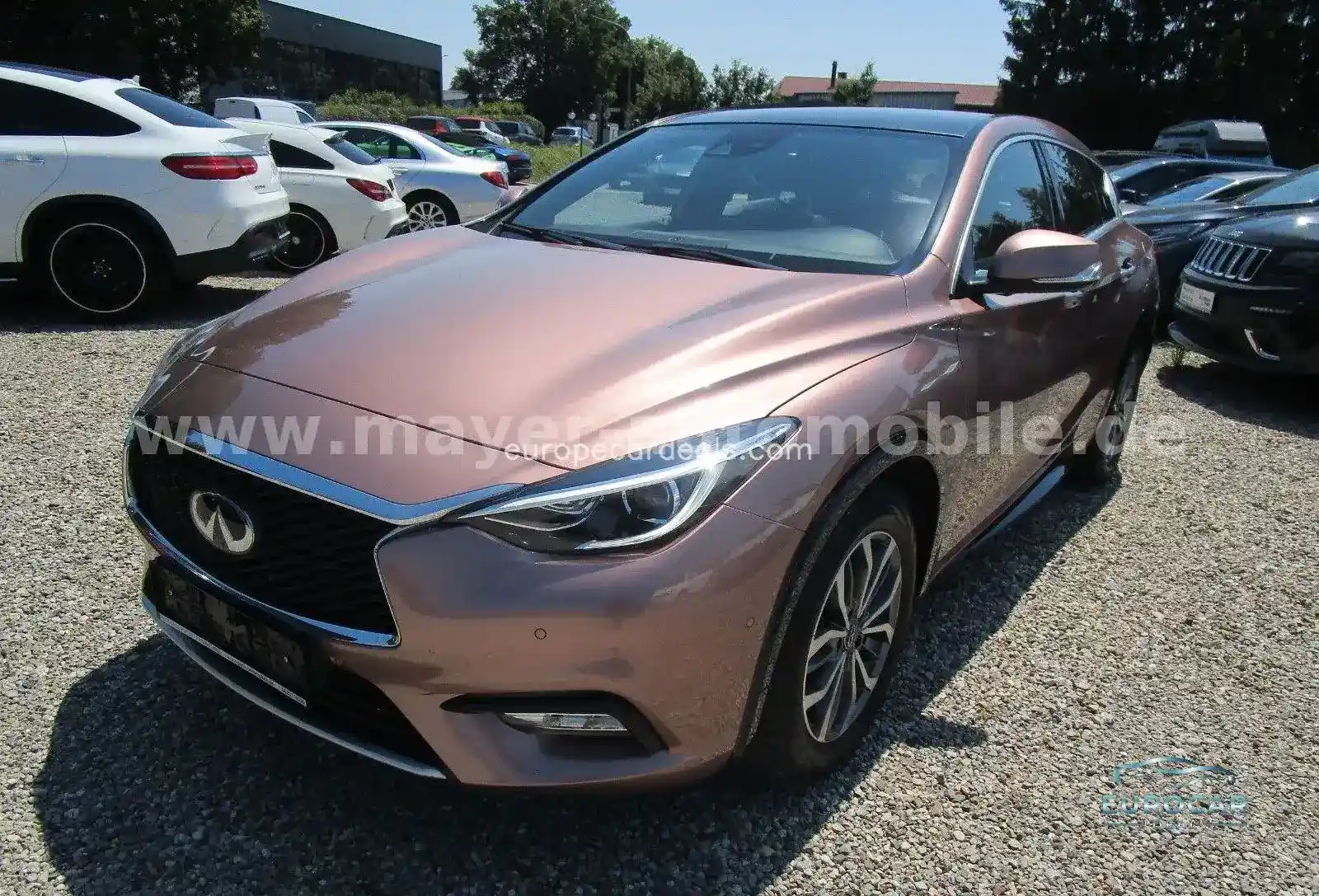 Infiniti Q30