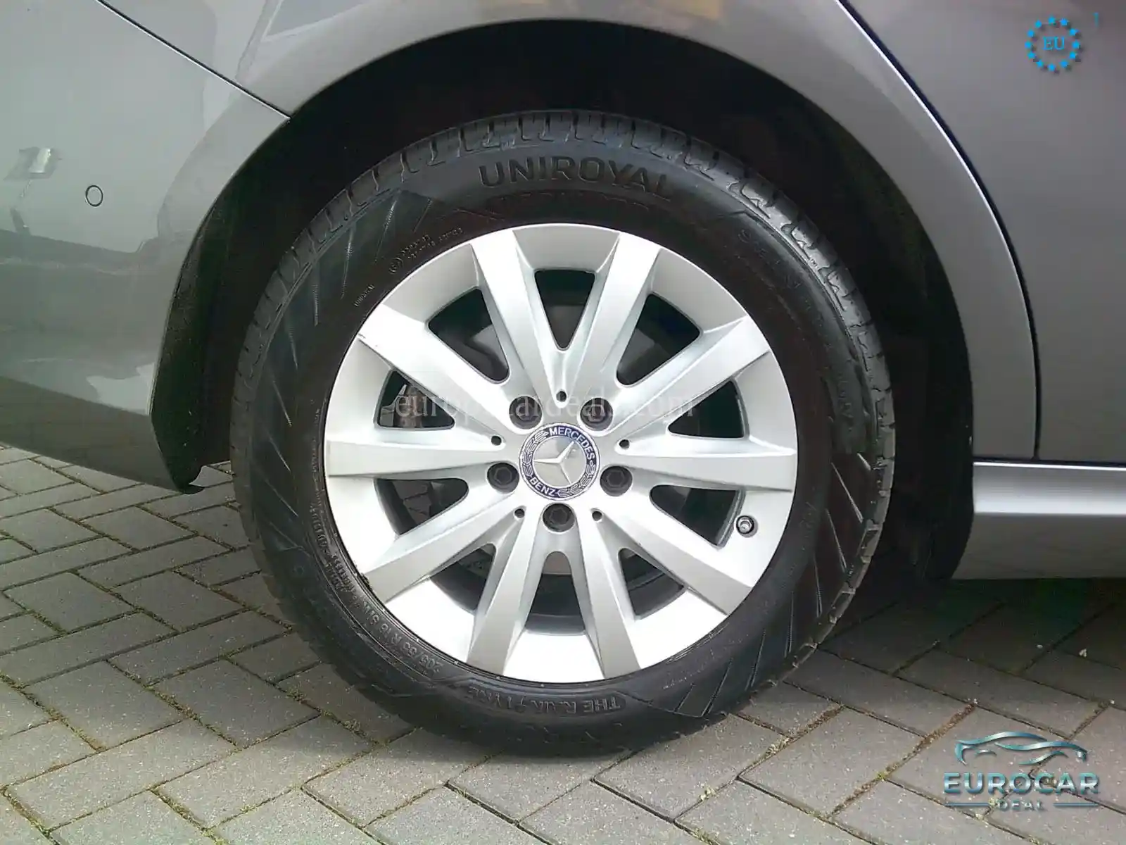 Mercedes-Benz B 180