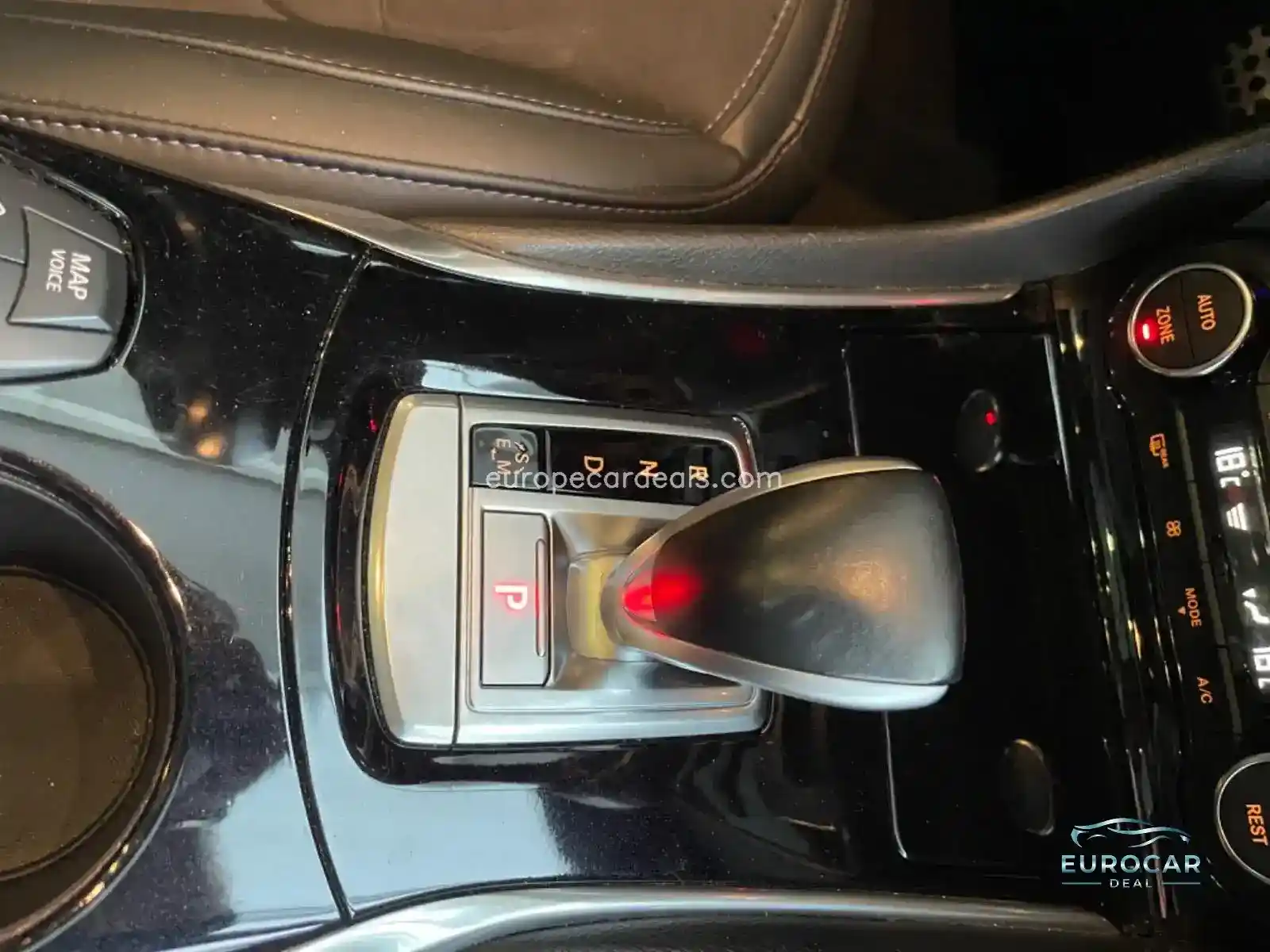 Infiniti Q30