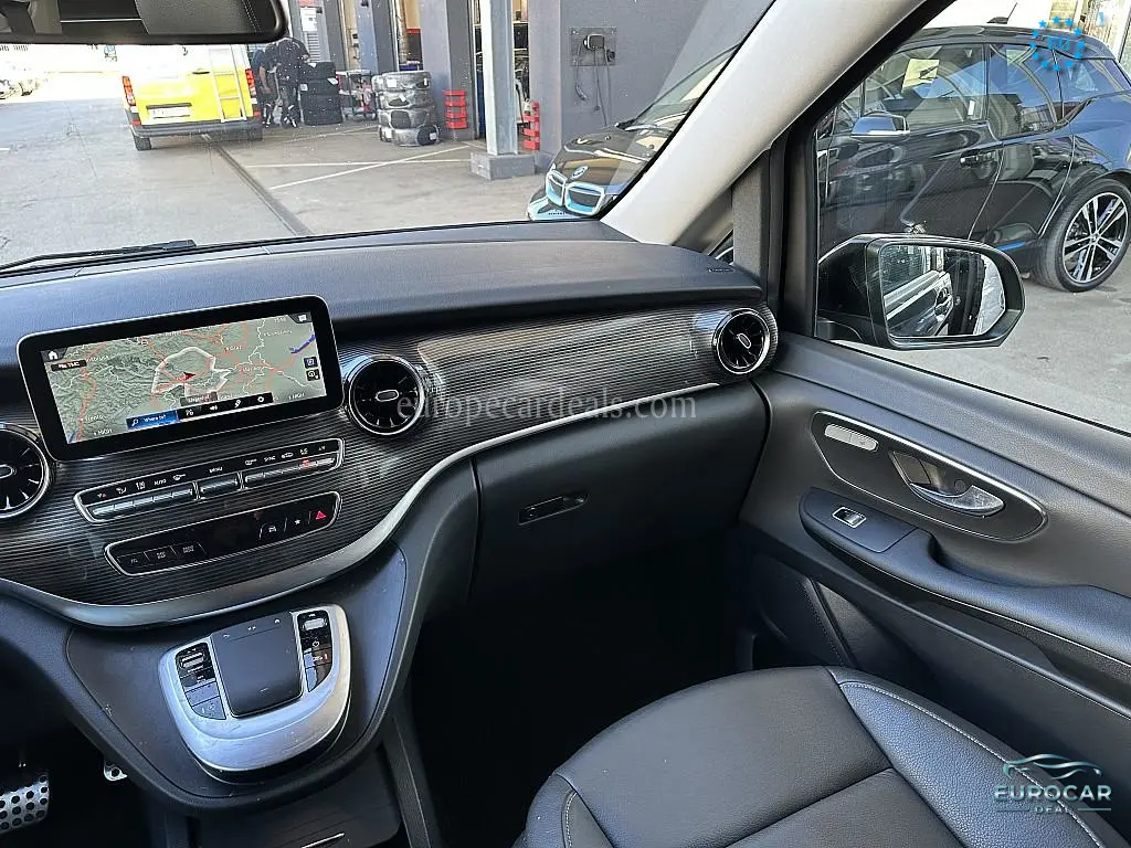 Mercedes-Benz V 220