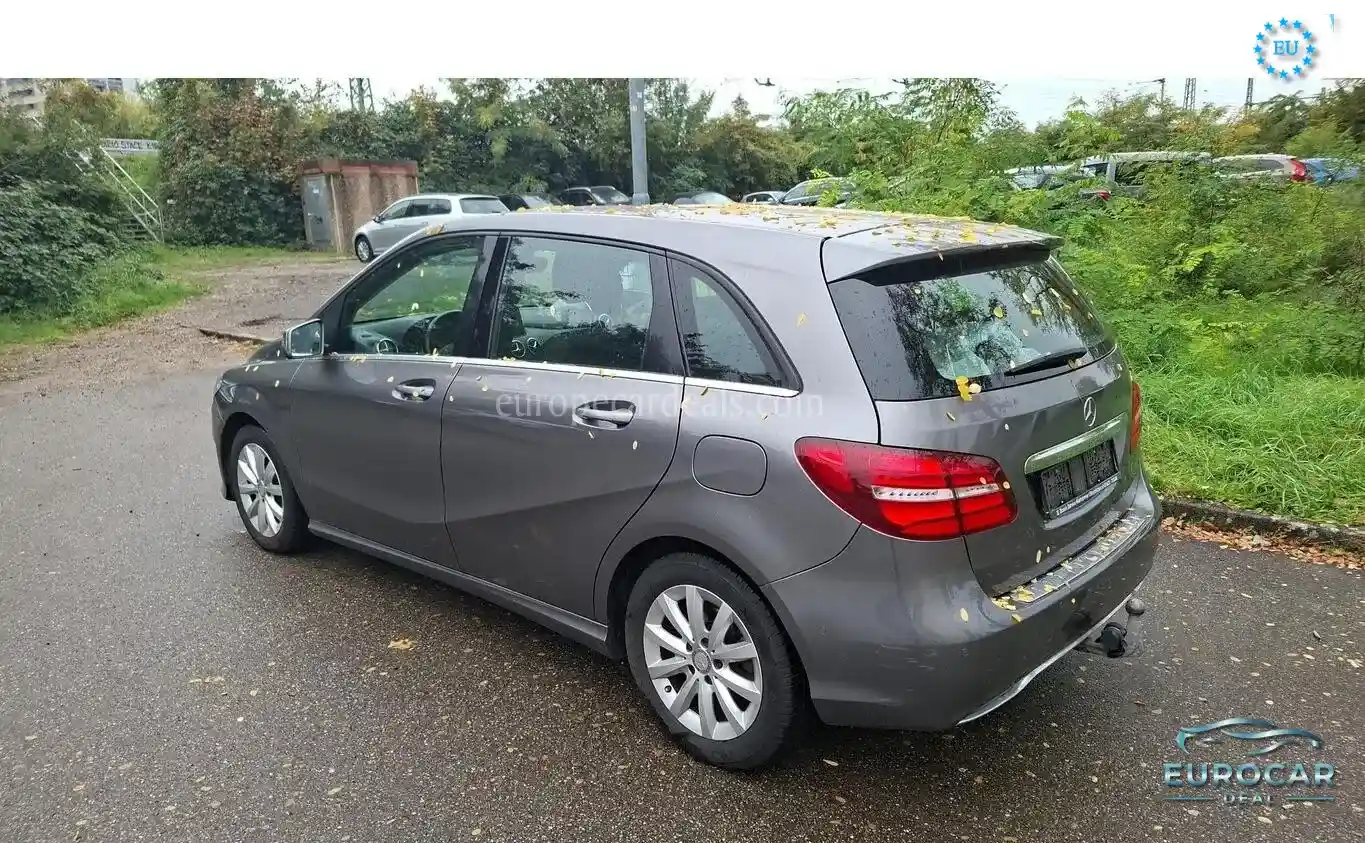 Mercedes-Benz B 180